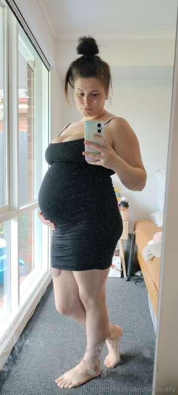 Current 20 weeks pregnant vs 20 with my first pregnancy 🥵