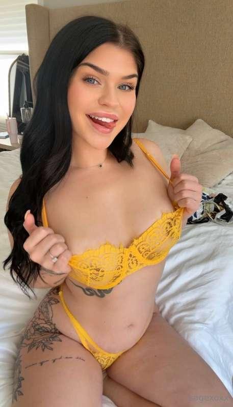 Come play with me if you’re online right now 😏