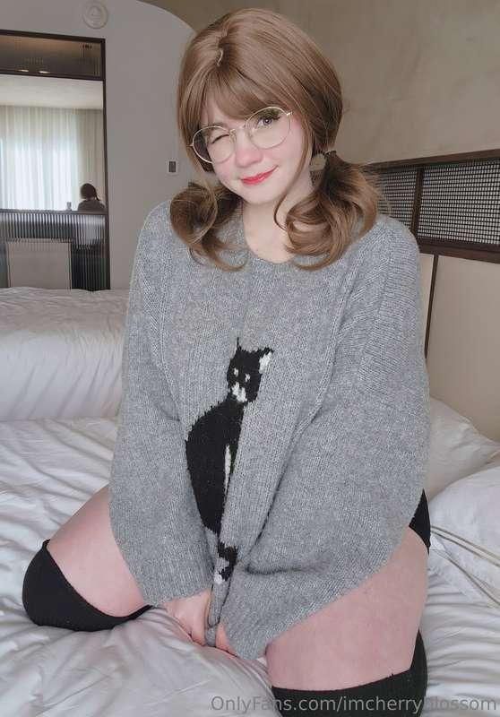 Just lifting the mood (and my sweater) 🖤