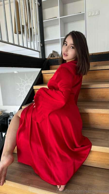 I think I'm very attractive in this dress, the red color is ..