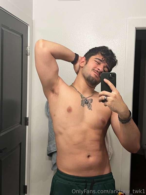 Just me, myself, and my reflection 🤳 💥