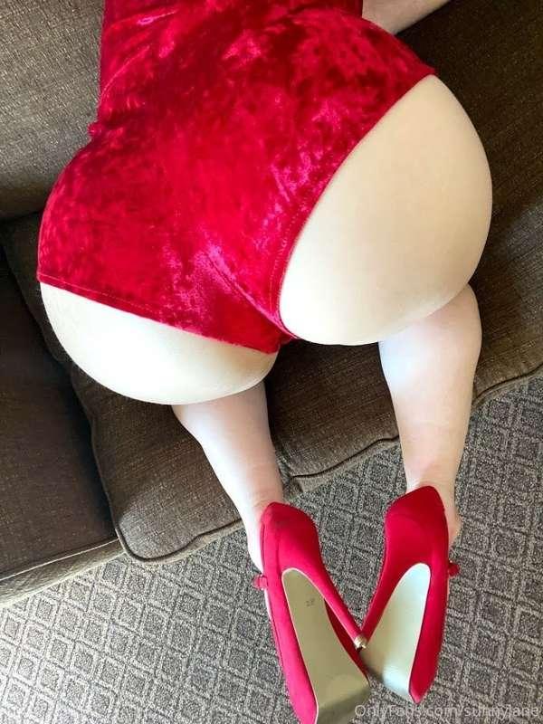 What would you do with this big juicy ass?????