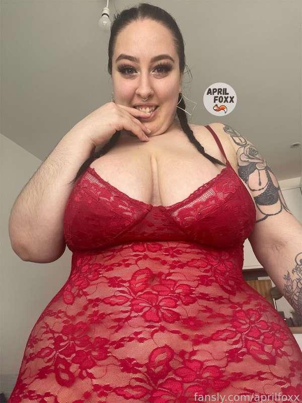 I'm feeling naughty🥵🥵You wanna play? I think we could have some fun together😏😈