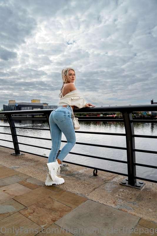 who likes girls in jeans ?