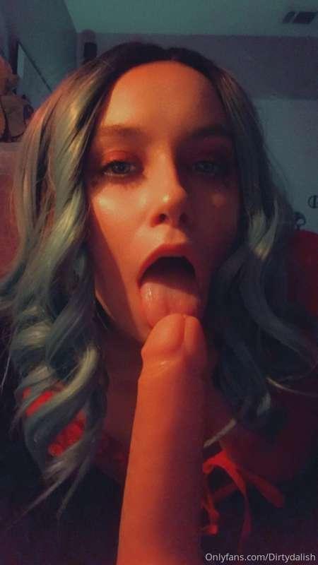 Wishing this was your cock daddy. 😈👅