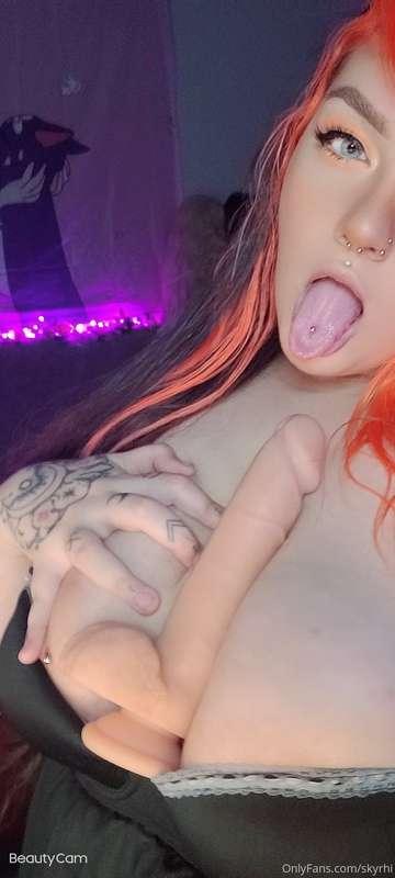 I really want a big cock to be shoved down my throat 😳🥺 

PO..