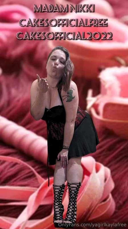 ##Dirty, nerdy, Inked and curvy Texan. 

** Can you handle a..