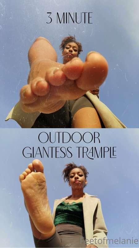 🌳 ***3 MIN GIANTESS TRAMPLE*** 🌳

La la la laaa~ 
What a bea..