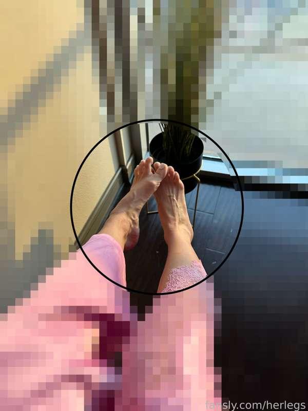 Make sure you always kiss my feet Good Morning loser.

😈