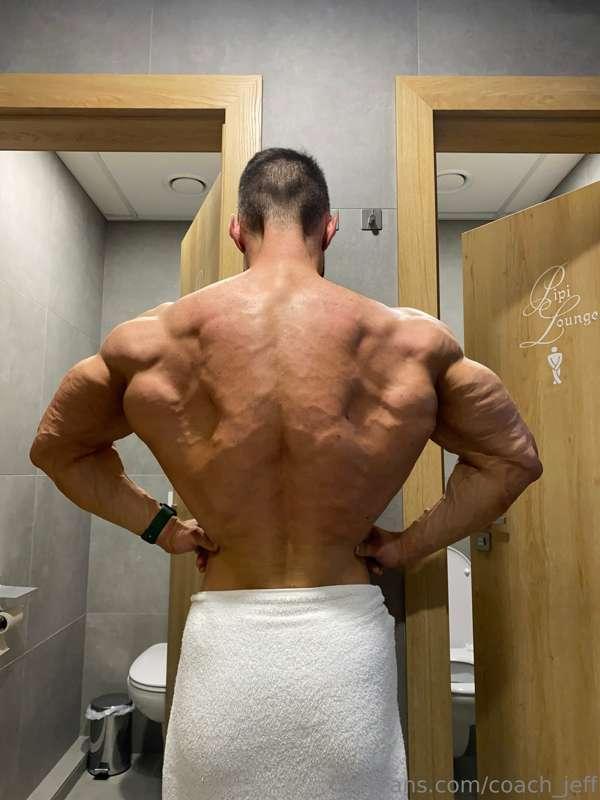 Who wants a back like this? Write me. I will create a nutrit..