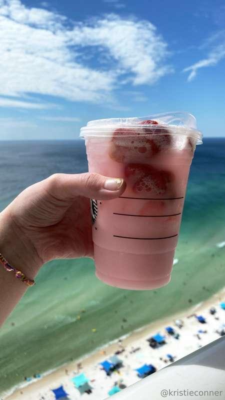 Yes I still have to have my starbies on vacay 🍭🍓