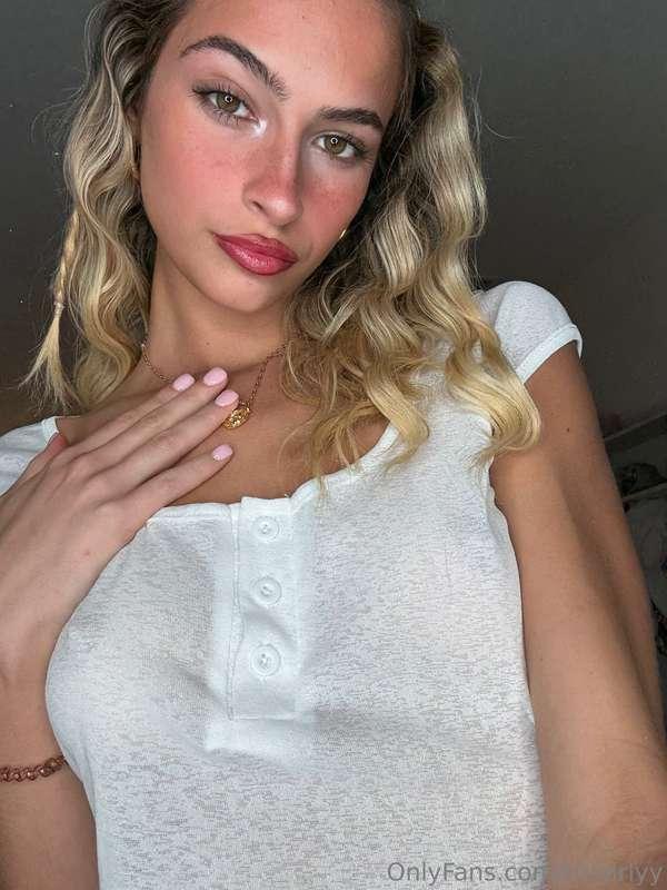 innocent? maybe... tempting? definitely! 💋