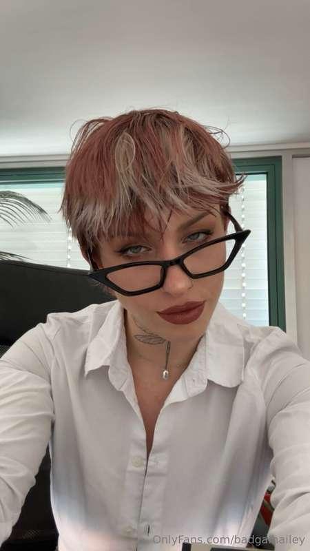 Do we want more red hair secretary content? 💋I actually made..