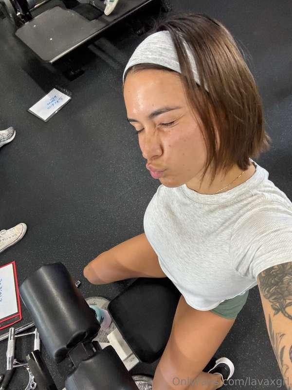 Had to take a gym selfie 😜