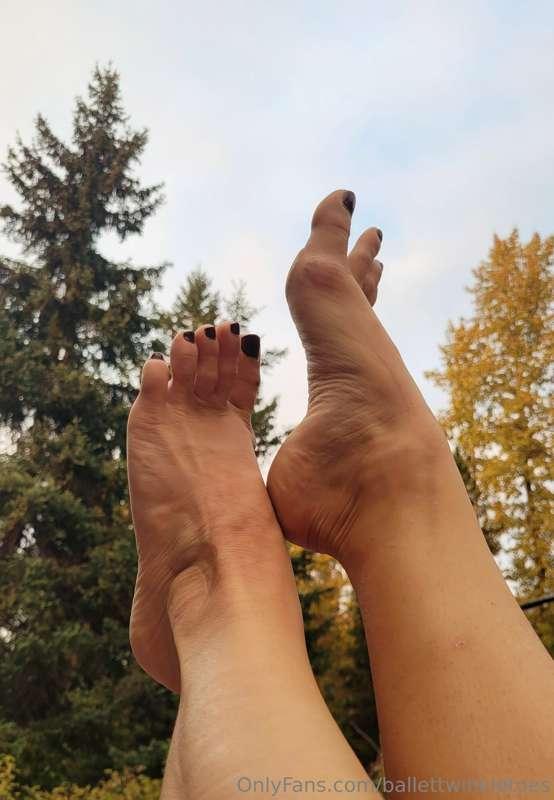 Just admiring my arches 👣😘