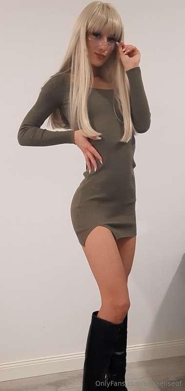 @mollyfoxvip has her account back! First 50 subs get a $2 Di..