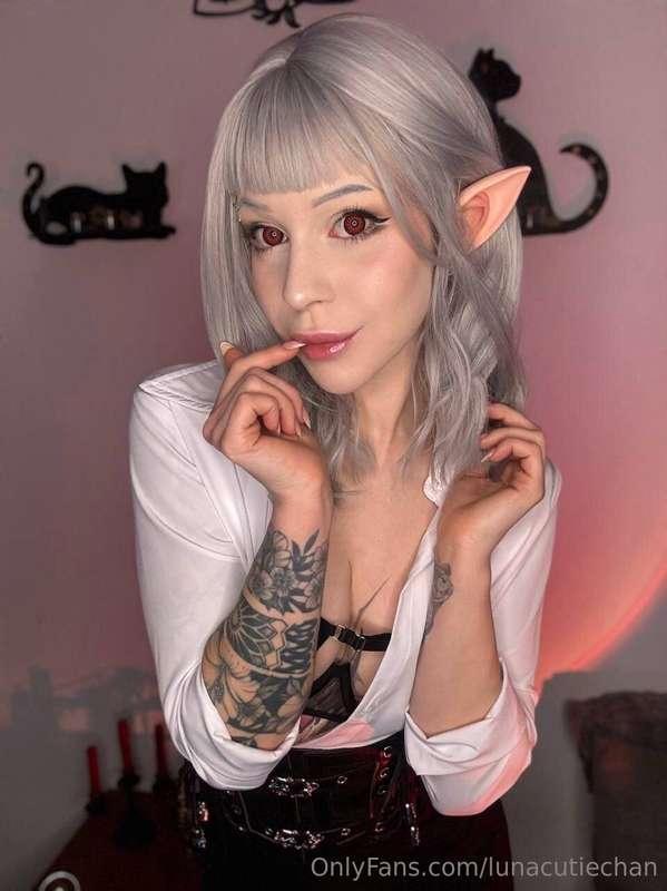 Today I'm your cute elf with a magical mood ✨ A little smile..