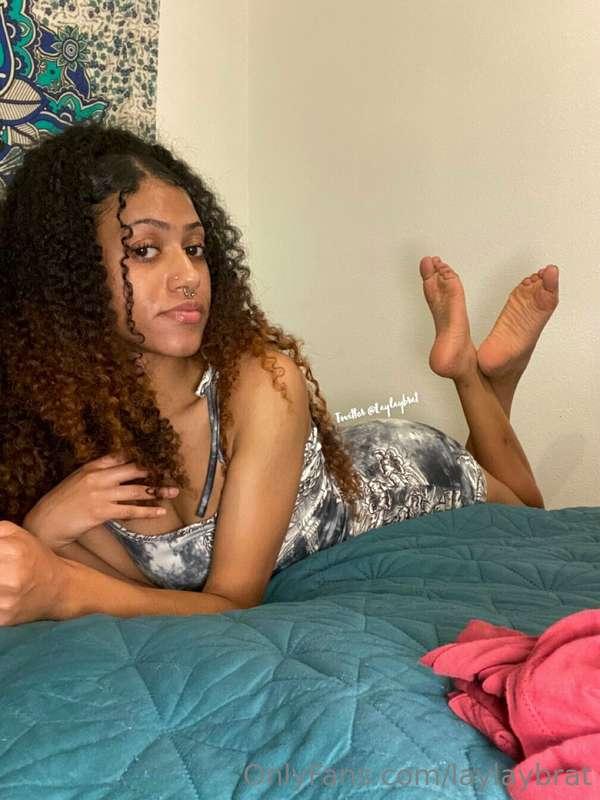 Pretty feet are your weakness