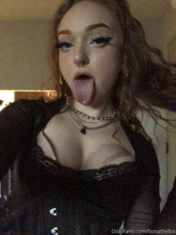 ahegao selfies with drool 🖤💦  (5 pics)