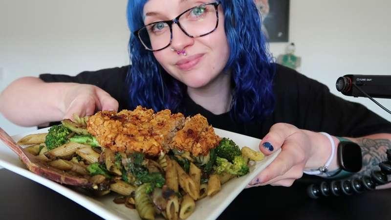📣 EARLY ACCESS 📣 ASMR Eating Veggie Packed Pesto Pasta With Homemade Chicken Burger