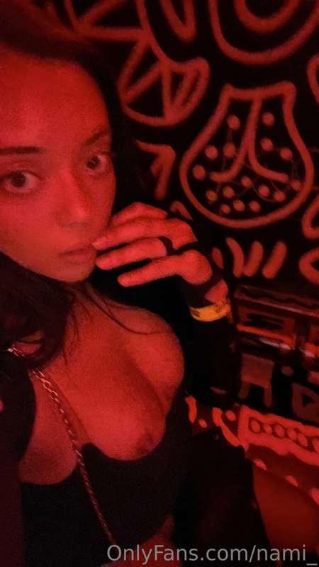 Cam tomorrow at 4pm pst if you wanna hang with me live :3 an..