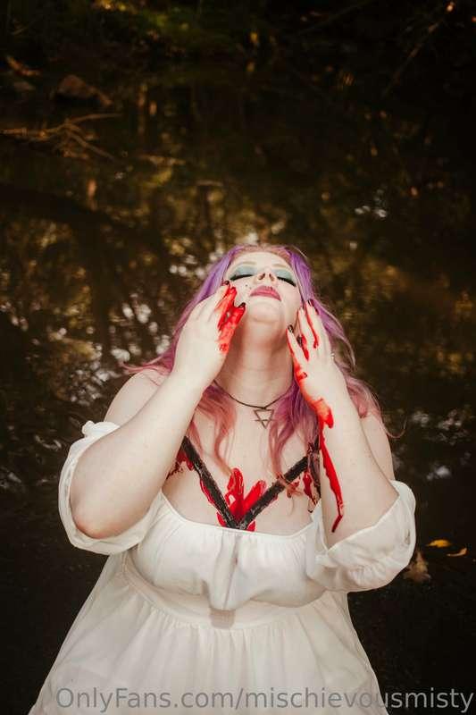 ⚠️ F A K E B L O O D ⚠️

Ah this spooky gal is ready for spo..