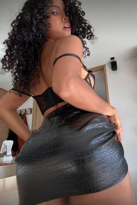 Ready for a taste of pure pleasure? 🍷My FREE page  ⚡️🫦 @amar..