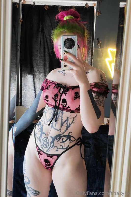 Of course I gotta throw in some mirror selfies otherwise the..