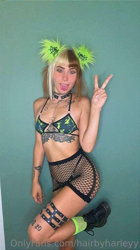 Hi there! 💚 Let’s chat 😘 Hit those DM’s!!! 😉