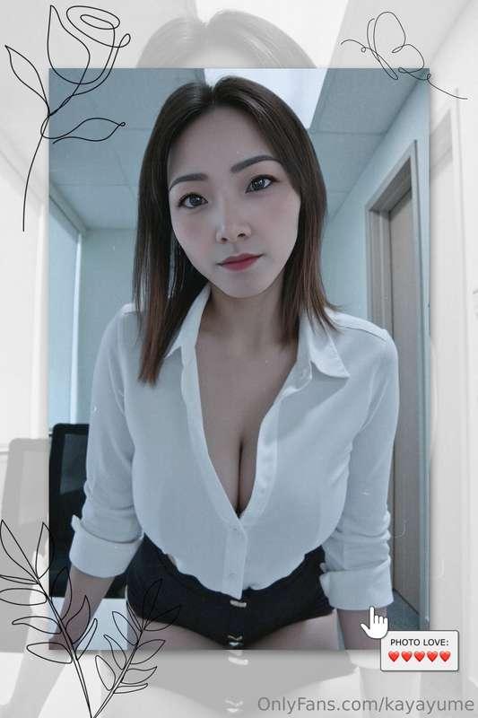 Bored at the office... 🥺💦