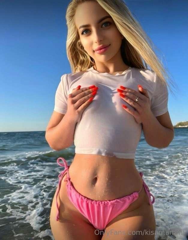 🔥PAY ATTENTION!🔥

A girl @michelleerisee with a perfect figu..