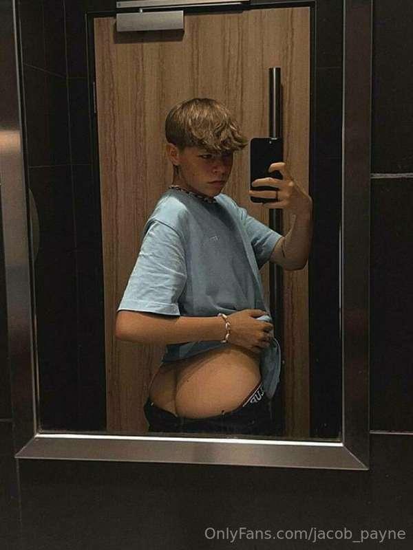 🏳️‍⚧️ Presenting the cutest trans boy you’ll ever see! 🤩🥵 @L..