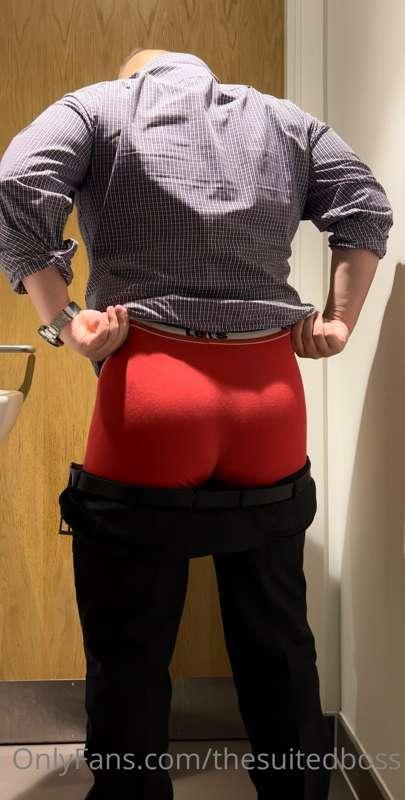 Sorting out a wedgie 🤪