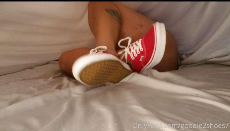Orgasm in sneakers. Watch and listen from the foot of my bed..