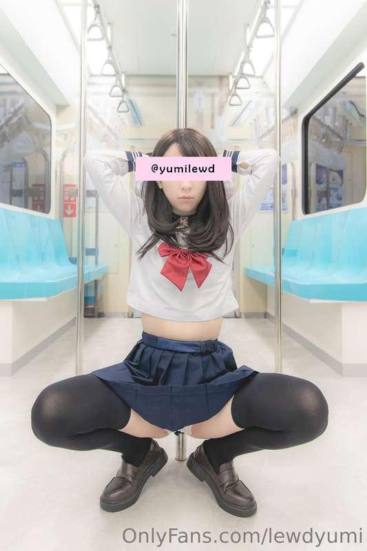 看到扶手 不把小母狗這樣綁著玩是不是太可惜了💕