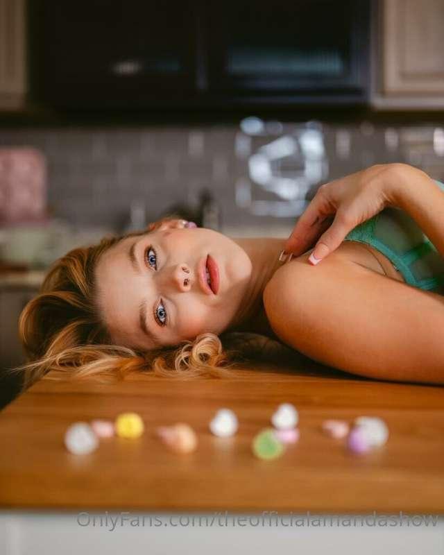 theofficialamandashow image #0