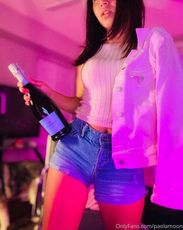 BIRTHDAY EVE🎂🎁🍾 and I'm ready to celebrate