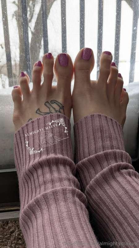 Snow day number two ❄️ wearing some stirrup leg warmers 💕
