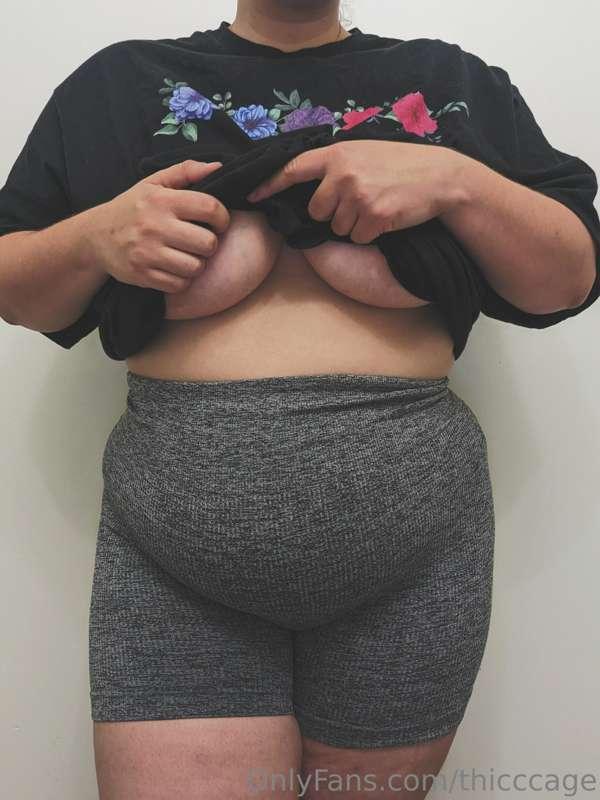 swipe ➡️ for tummy + tiddies 😇