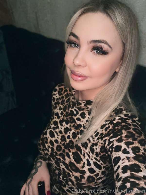✨ Feeling confident and fierce in my favorite leopard print!..