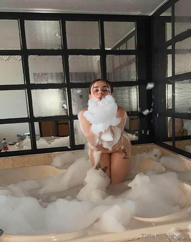 Come and join me in the tub babe 
