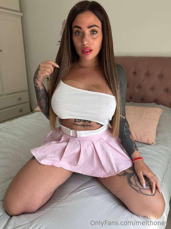 Can’t sleep... wanna come closer? 💭