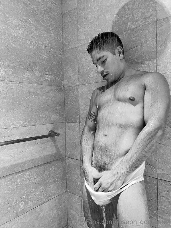 He is @emanuelfxx an argentinian sexy jock, vers-top 🥵You ca..