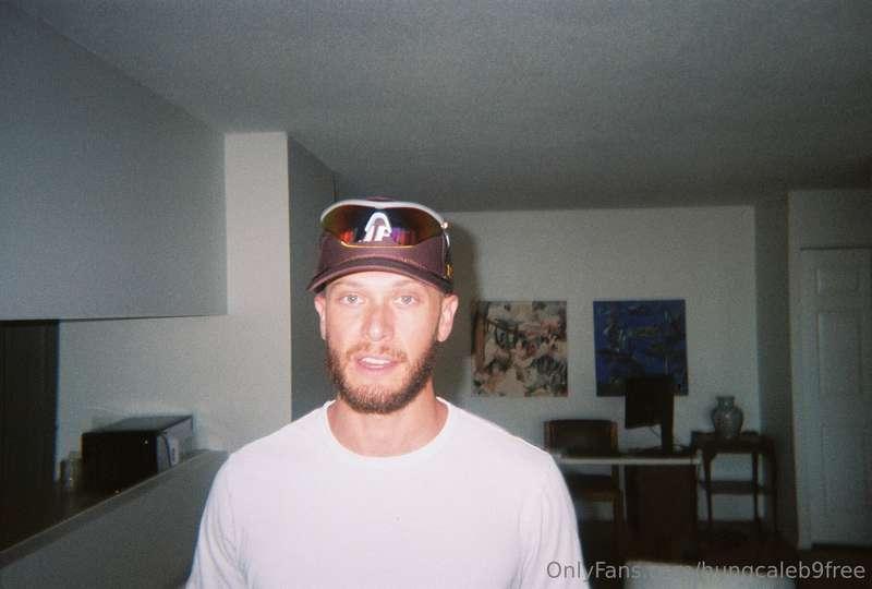 My man @cjdelco is always takin the cutest pics of me. I fee..