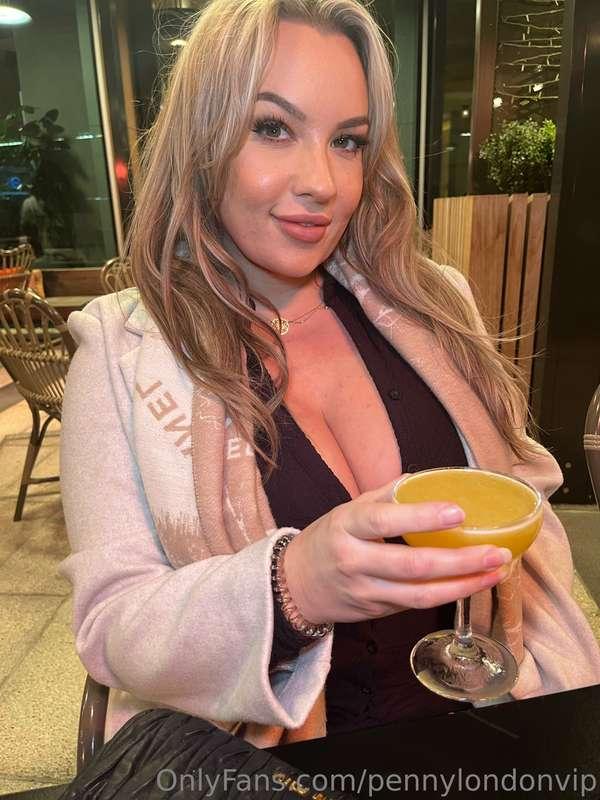 Buy me a birthday drink? 🥂🥳 Tip $10 for a cocktail and I’ll ..