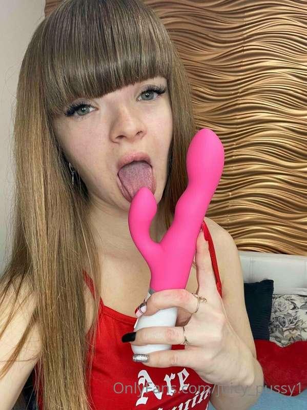 I just fucked my holes very hard with this vibrator 😱 Do you..