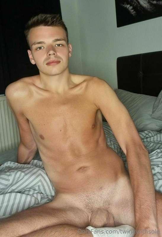Love a cheeky selfie... swipe for hole 🤪