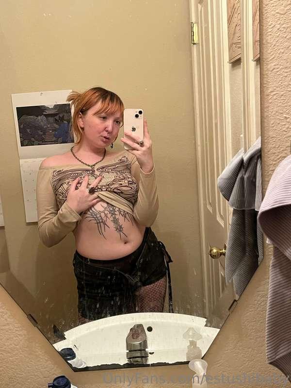 dirty mirror selfies after work ;) my trip is in likeeeeee f..