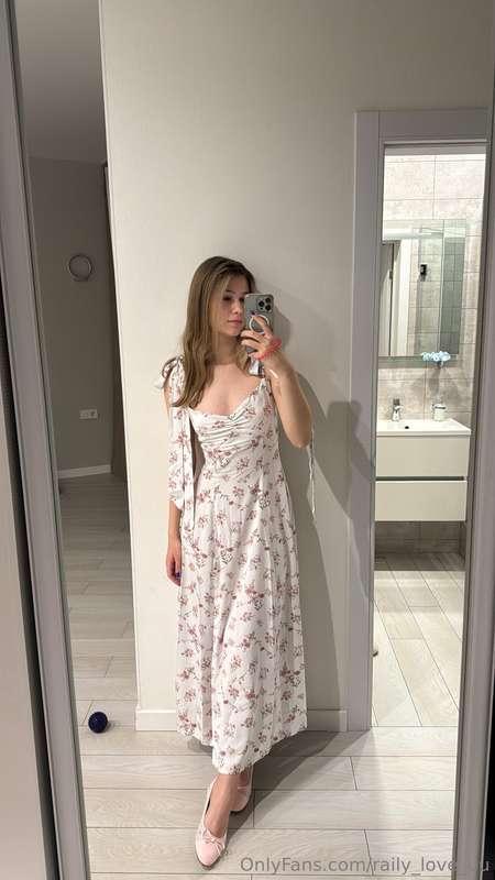 I think this dress is soooo cute. What do you think about dr..