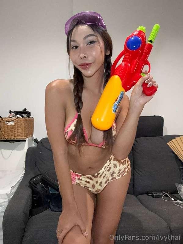 I have something that shoot better than this gun 💦😈